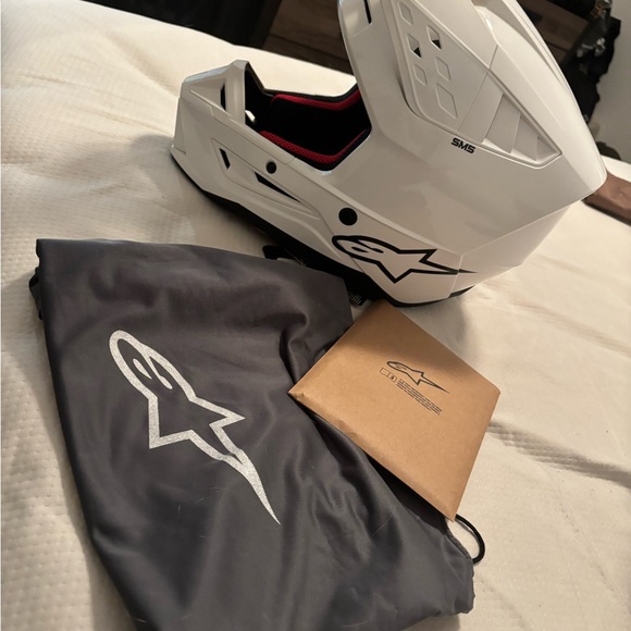 Alpine Stars SM5 helmet - Picture 3 of 6